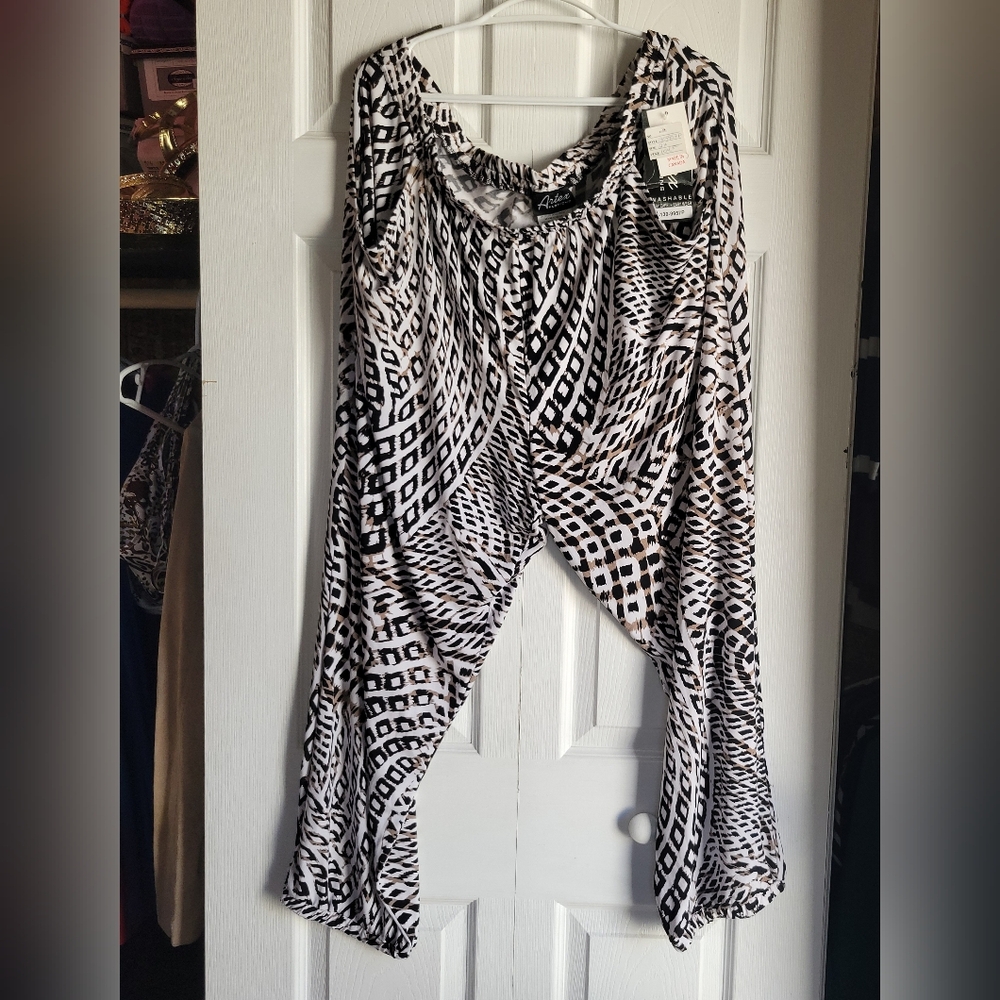 Plus Size Black and White Animal Print With  Stretch Pants